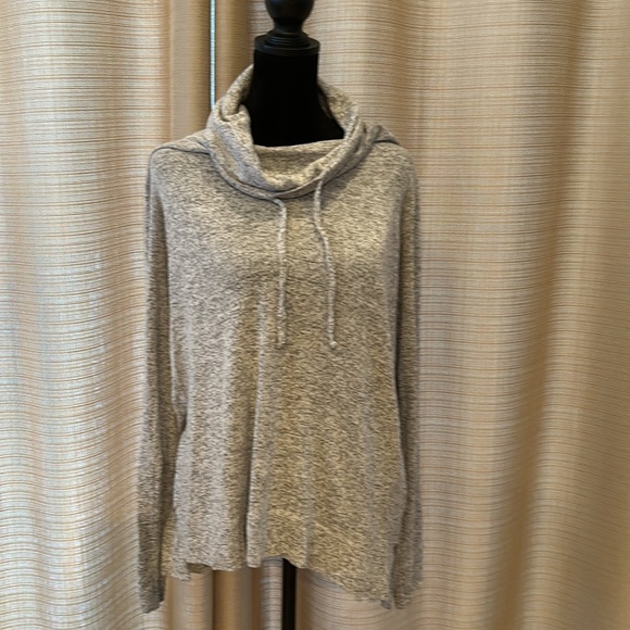 Woman’s Long Sleeve Top - Picture 3 of 4